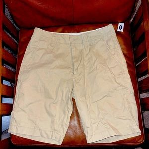 *Brand New* Men’s Old Navy Khaki Shorts Waist 30